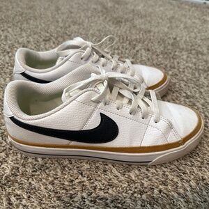 Women’s Nike Court Legacy